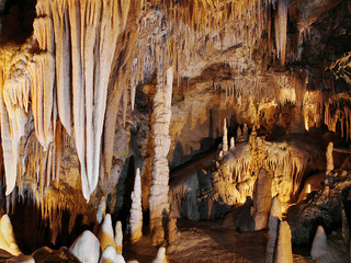 Stalactites and stalagmites - 62901268