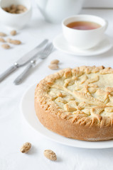 pie patterned in the form of flowers