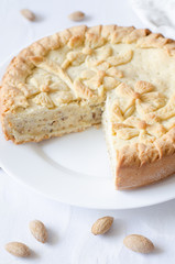 pie patterned in the form of flowers