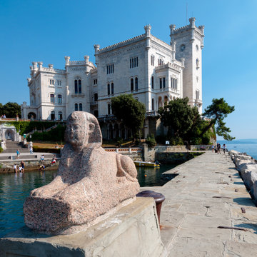 Italia - Miramare - Sphinx statue and Miramare castle