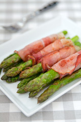 Spargel mit Parmaschinken