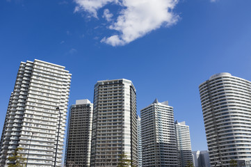 Fototapeta na wymiar 横浜の高層マンション街