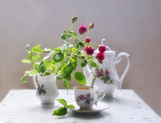 Red roses, a pot of coffee and a Cup of coffee