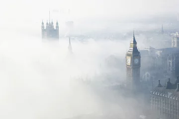 Photo sur Aluminium Londres Un épais brouillard s& 39 abat sur Londres