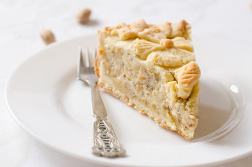 pie patterned in the form of flowers