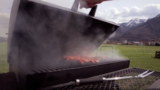 BBQ Smoker Klappe &ouml;ffnen