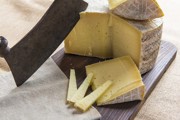 Queso curado de oveja tipo manchego artesanal