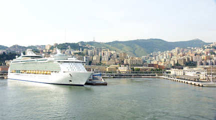 Panorámica del puerto de Génova, Italia