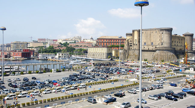 Panor&aacute;mica del castillo de N&aacute;poles, italia