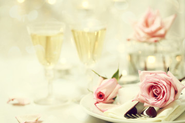 Table setting with pink roses