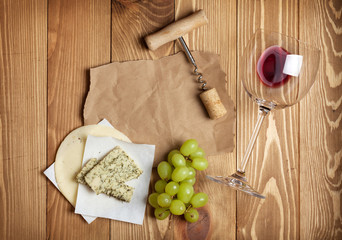 Red wine, cheese and grape