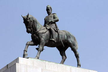 Fototapeta na wymiar Edwards VII Rex imperator statue, Victoria Memorial, Kolkata