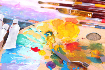 Obraz premium Artistic equipment: paint, brushes and art palette