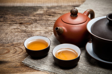 Tea cups with teapot on table