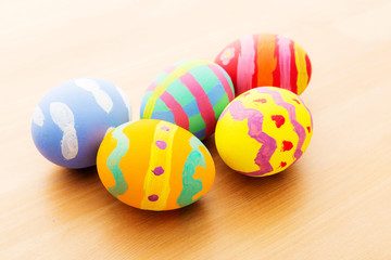 Fototapeta na wymiar Colourful easter egg on wooden table
