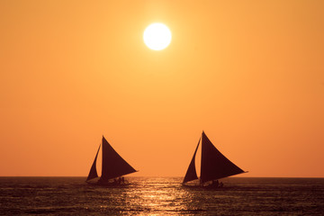 Fototapeta na wymiar Sailboats at sunset