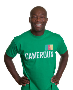 Lachender Fussball Fan aus Kamerun