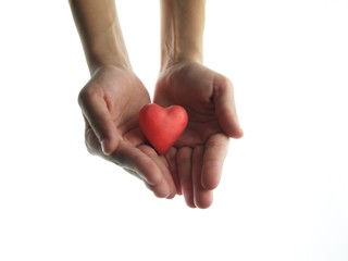 Fototapeta premium Uwielbiam czerwone serce rękami.