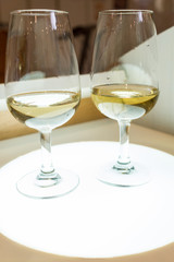 comparaison de deux vins blancs