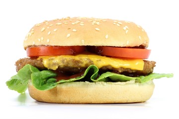 Cheeseburger isoliert auf weißem Hintergrund
