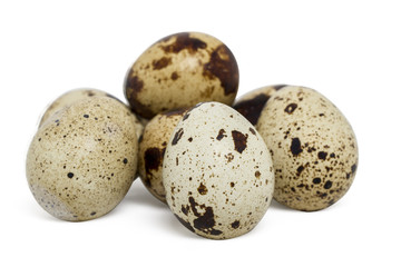 Fototapeta na wymiar raw quail eggs isolated 