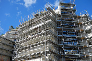 Echafaudages d'un chantier urbain