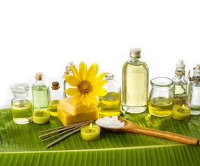 Zelfklevend Fotobehang Health spa with massage oil and sunflower on leaf © Mee Ting