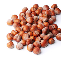 Obraz premium Hazelnuts isolated on white background