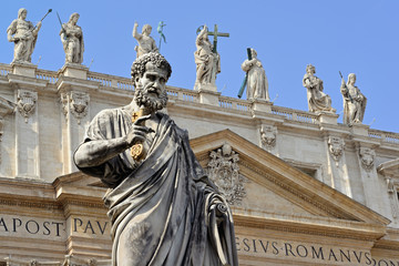 Statue of St. Peter, St. Peter's Square, Vatican, Rome - obrazy, fototapety, plakaty