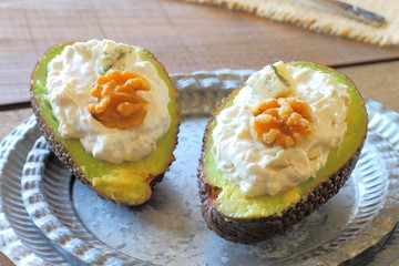Avocados with blue cheese and walnuts cream