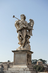 Fototapeta na wymiar Engel auf Engelsbrücke in Rom, Italien