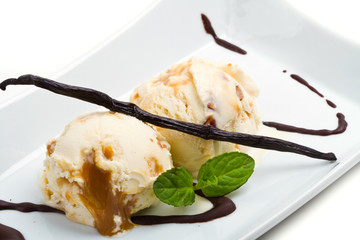 Chocolate and Vanilla Ice Cream 