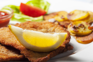 Wiener Schnitzel mit Bratkartoffeln