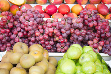 Trauben, Äpfel, Mango