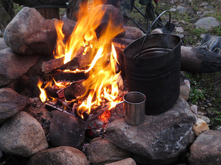 tourist fire with a kettle and a mug
