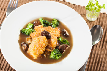 noodle with salmon, large stripe noodle with salmon and broccoli
