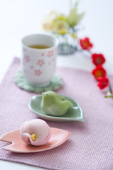 春の和菓子　梅　鶯