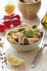 Wholegrain penne with mussels and lemon