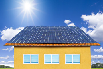 Fototapeta premium Solaranlage auf Wohnhaus