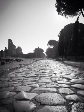Via Appia Antica e Villa dipinti