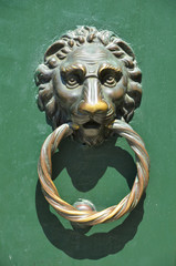 Löwenkopf Türklöpfer in Venedig