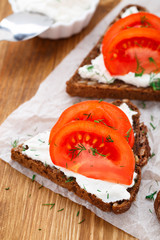 Sandwich with cream cheese and tomato