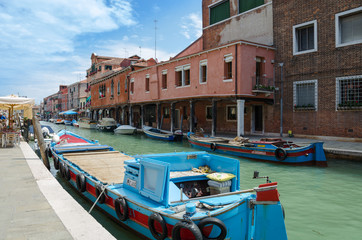 Fototapeta na wymiar Murano Kanal mit Lastkahn