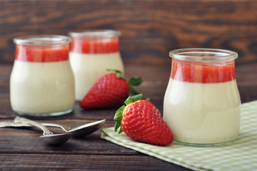 Panna cotta with fresh strawberry