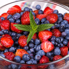 Fototapeta na wymiar Fresh fruit salad with strawberries and blueberries