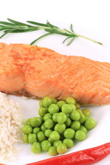 Grilled salmon filler with vegetables.