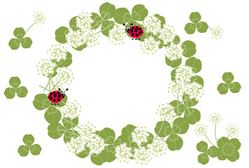 てんとう虫とシロツメグサの花輪