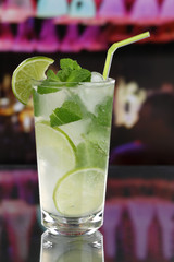 Mojito Cocktail in einer Bar oder Party