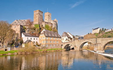Burgruine Runkel mit alter Lahnbrücke und Burg Schadeck