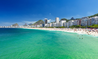 Blick auf den Strand von Copacabana in Rio de Janeiro, Brasilien